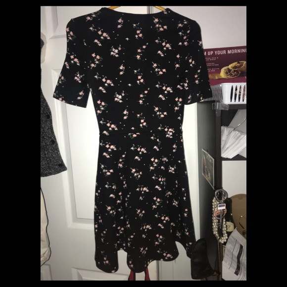 Black floral H&M dress - Picture 2 of 2